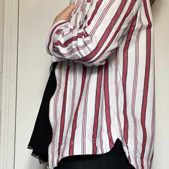 Off white shirt with red stripes and zipper - Picture 9 of 9